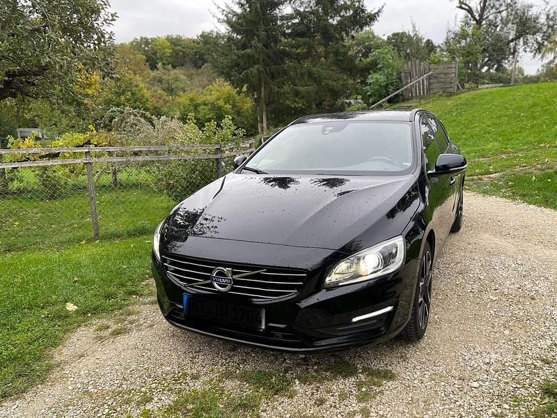 Schwarz Gebraucht 2016 Volvo V60 Linje Svart Kombi | 10.500 € (Superpreis) - Bild 1/4