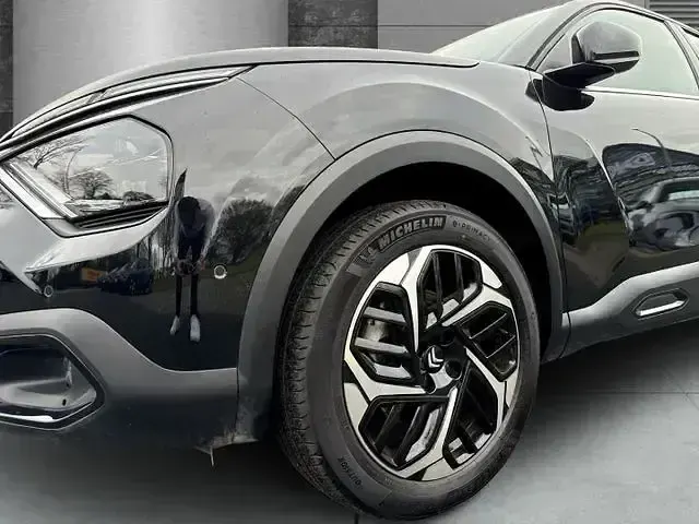 Używany Citroën C4 PureTech 131 KM (96 kW) 2023 Czarny Sedan/Limuzyna