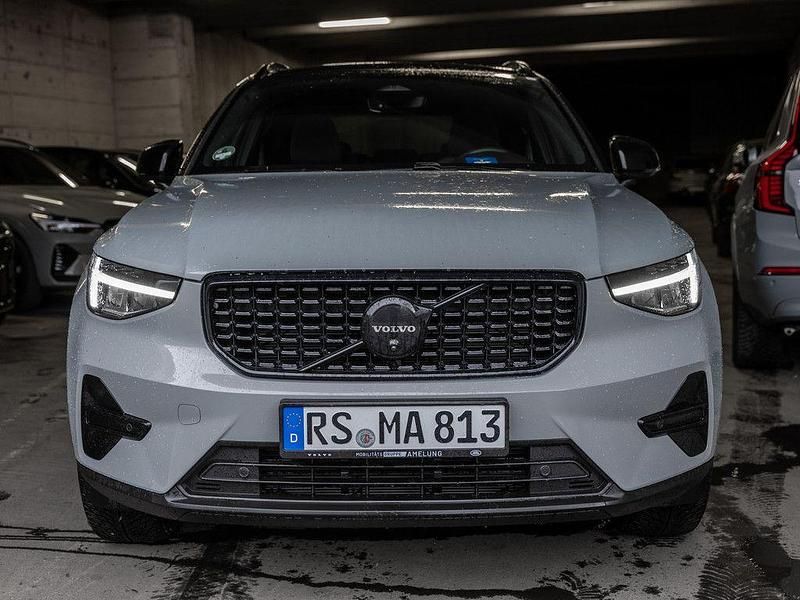 Neu Volvo XC40 Plus 163 PS (119 kW) 2026 Vapour grey SUV