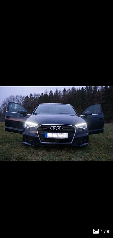 Blau Gebraucht 2018 Audi A3 Sportback Design Kleinwagen | 21.480 € (Teuer) - Bild 1/4