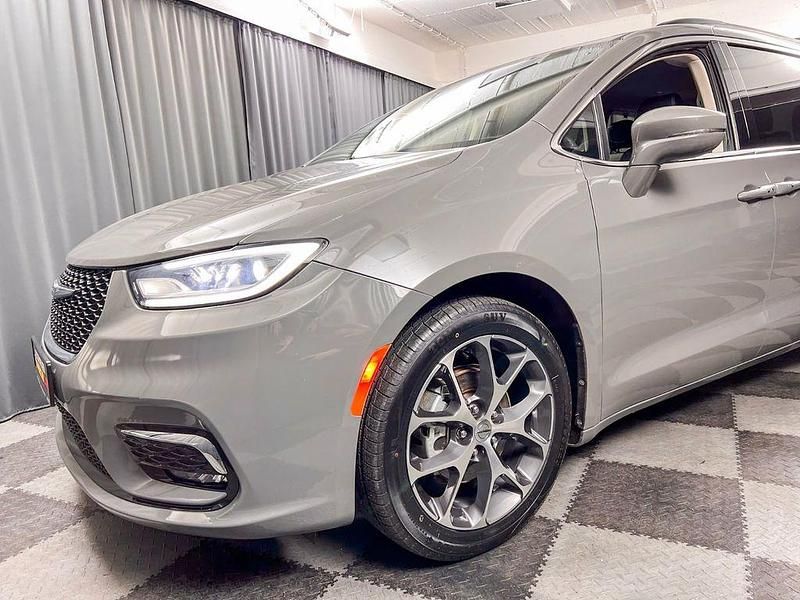 Gebraucht Chrysler Pacifica Touring 291 PS (214 kW) 2022 Grau SUV