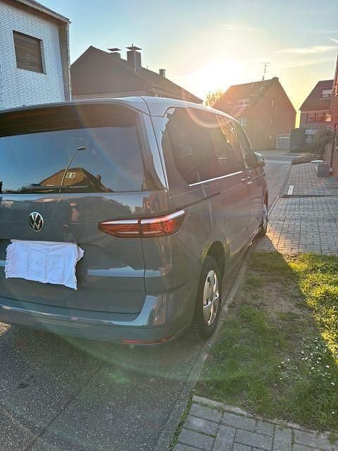 Gebraucht VW Multivan 150 PS (110 kW) 2024 Grau Van