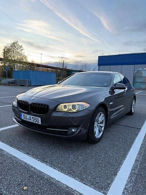 Braun Gebraucht 2010 BMW 523 Limousine | 9.490 € (Fairer Preis) - Bild 1/4