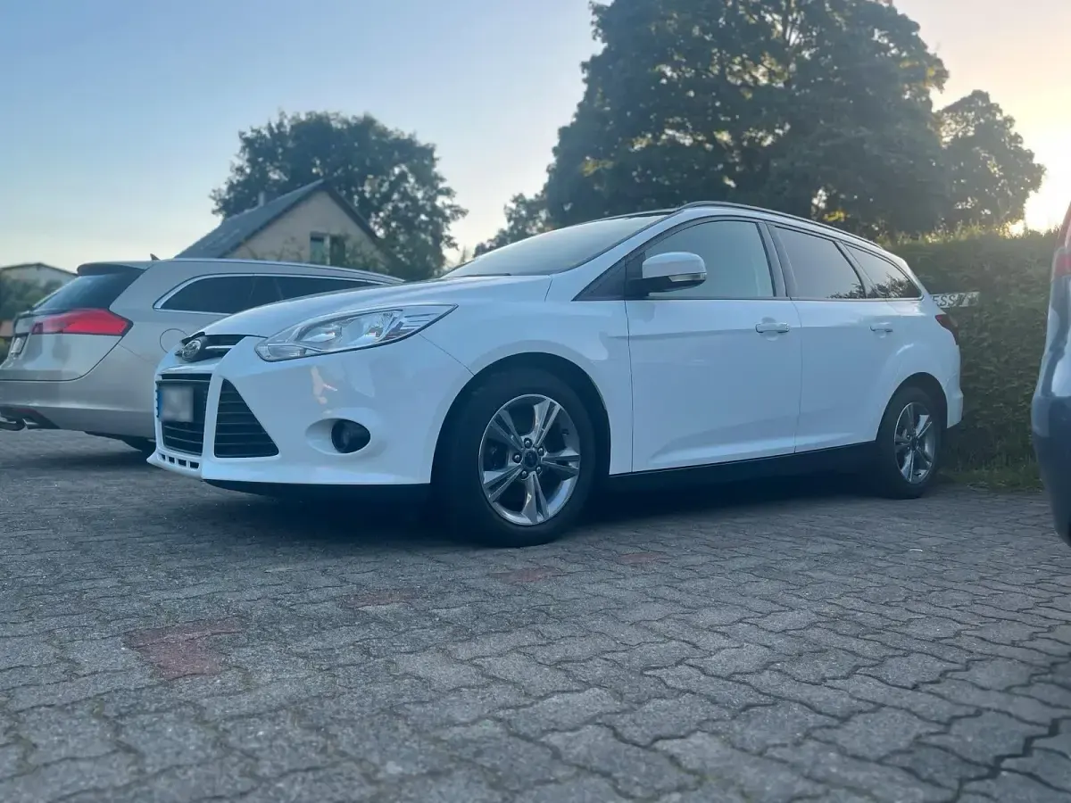 Gebraucht Ford Focus 140 PS (102 kW) 2013 Weiß Kombi
