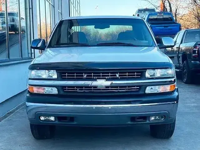 Używany Chevrolet Silverado LS 481 KM (353 kW) 2000 Biały Pickup