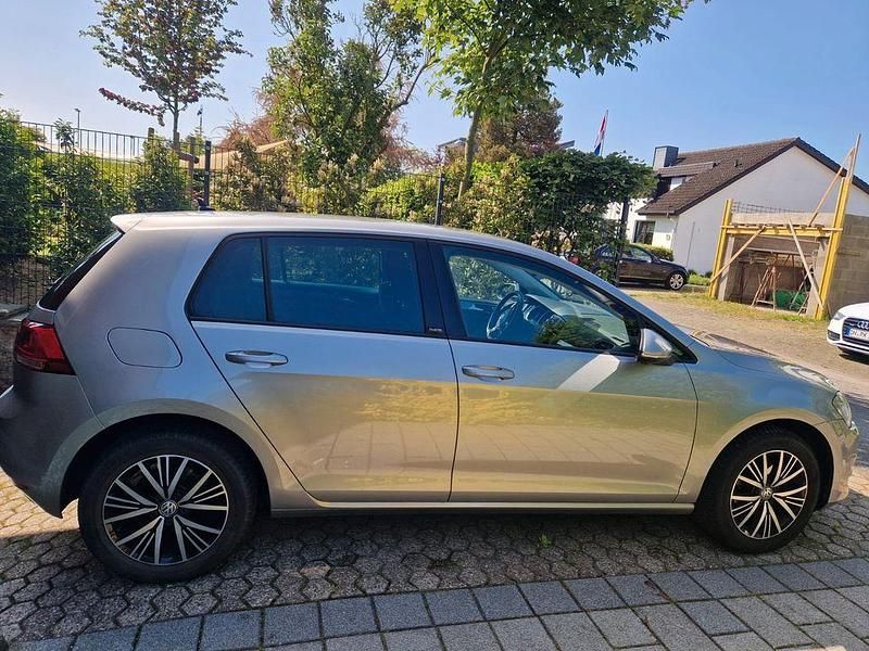 Gebraucht VW Golf VII Allstar 86 PS (63 kW) 2016 Grau Limousine