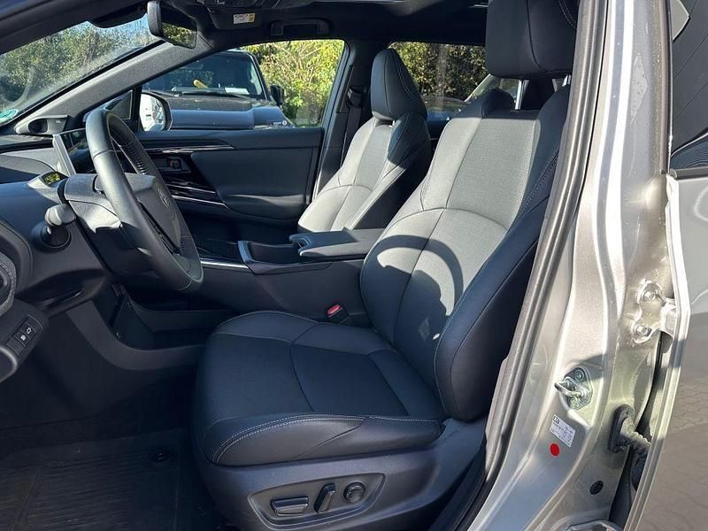 Gebraucht Toyota bZ4X Basis 160 kW (218 PS) 2022 Cosmicsilber metallic/ dach schwarz SUV