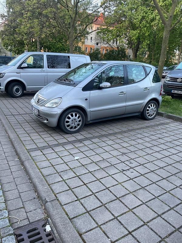 Silber Gebraucht 2003 Mercedes A140 Kleinwagen | 2.695 € - Bild 1/2
