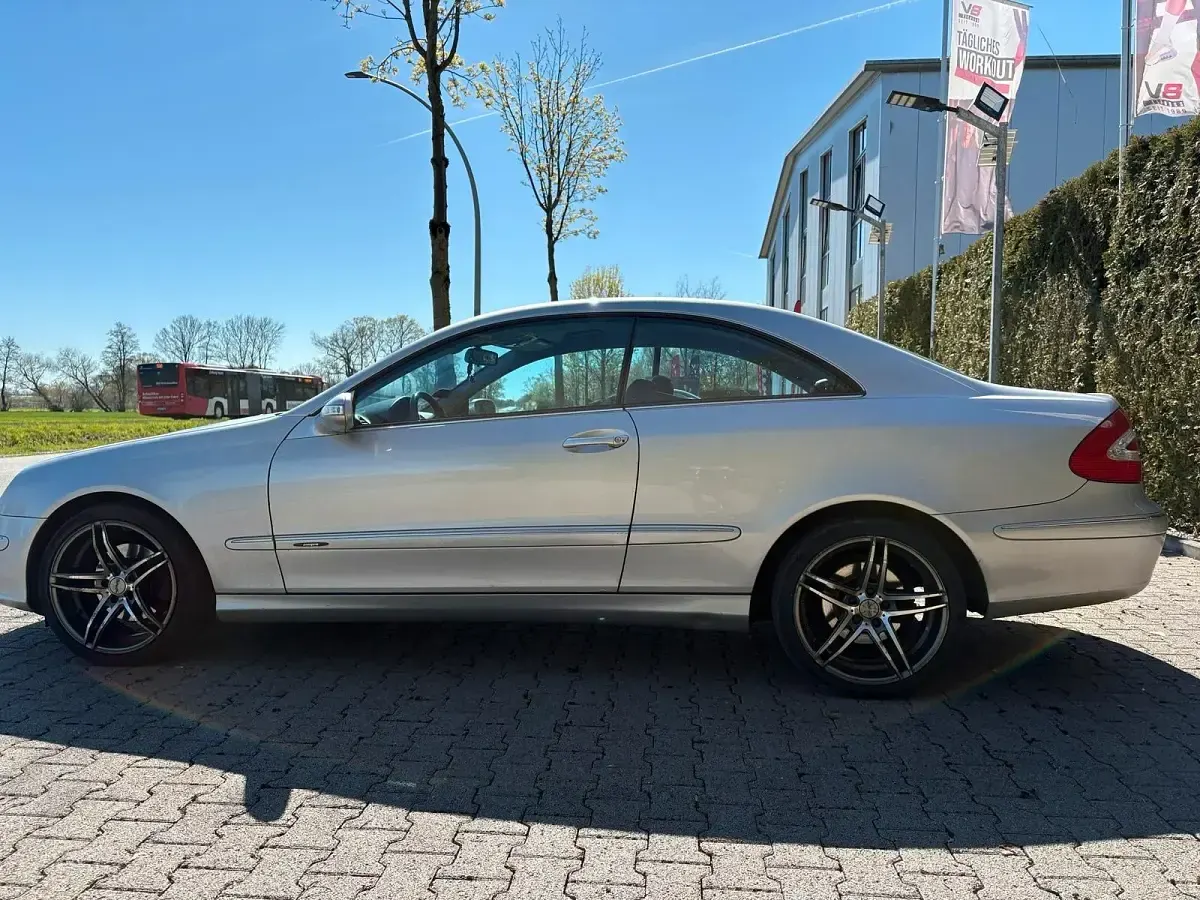Gebraucht Mercedes CLK240 170 PS (125 kW) 2003 Silber Coupé