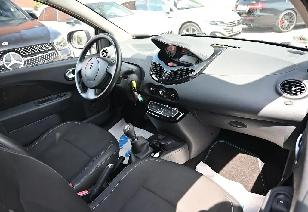 Gebraucht Renault Twingo Night&Day 75 PS (55 kW) 2012 Weiß Kleinwagen