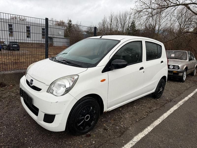 Gebraucht Daihatsu Cuore 69 PS (50 kW) 2010 Weiß Kleinwagen