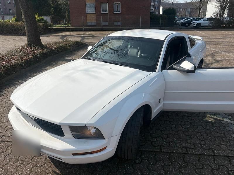 Gebraucht Ford Mustang 210 PS (154 kW) 2006 Weiß Coupé