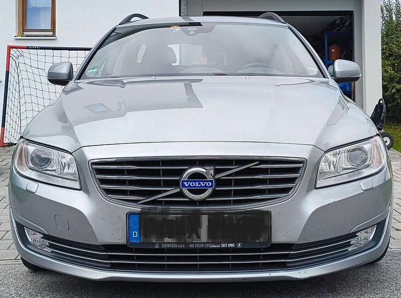 Silber Gebraucht 2017 Volvo V70 Kinetic Kombi | 10.588 € (Etwas zu teuer) - Bild 1/4