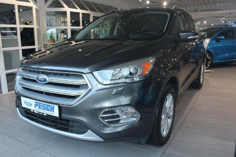 Gebraucht Ford Kuga Titanium 150 PS (110 kW) 2017 Grau SUV