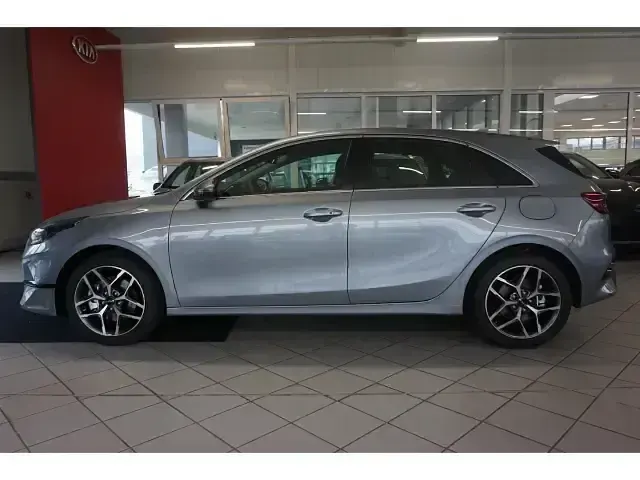 Gebraucht Kia Ceed Spirit 160 PS (117 kW) 2024 Grau Kleinwagen
