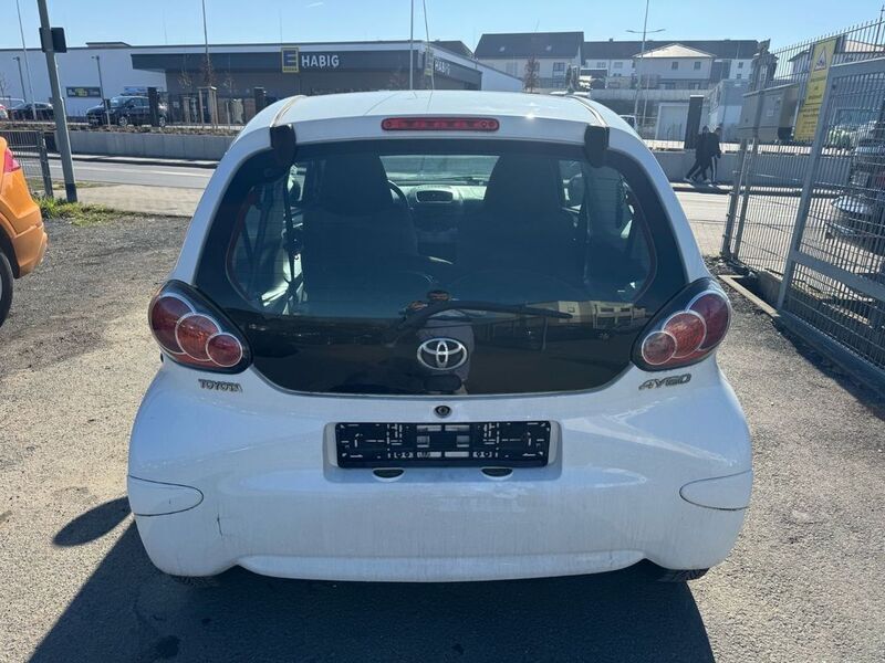 Gebraucht Toyota Aygo Basis 68 PS (50 kW) 2009 Weiß Kleinwagen