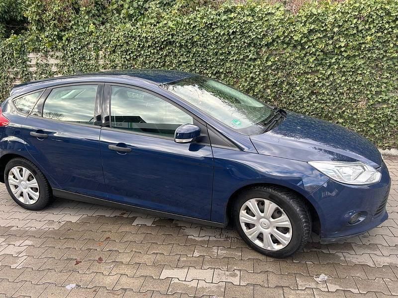 Gebraucht Ford Focus SYNC Edition 101 PS (74 kW) 2014 Blau Limousine