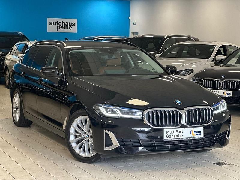 Schwarz Gebraucht 2022 BMW 530 Performance Limousine | 31.599 € (Superpreis) - Bild 1/4
