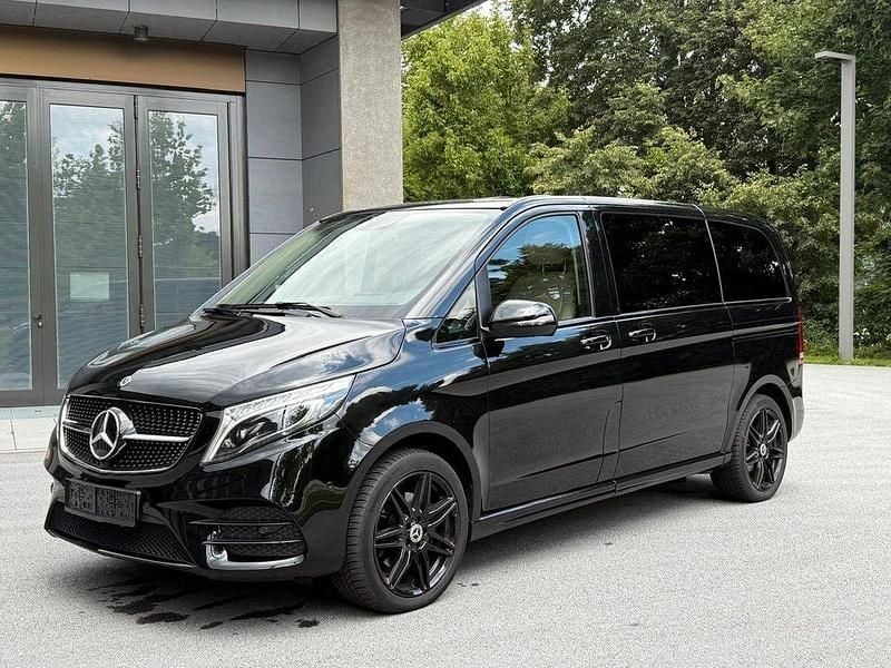 Schwarz Gebraucht 2022 Mercedes V300 AMG line Van / Kleinbus | 53.990 € (Superpreis) - Bild 1/4