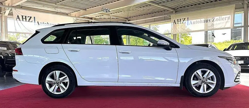 Gebraucht VW Golf VIII 131 PS (96 kW) 2022 Weiß Kombi