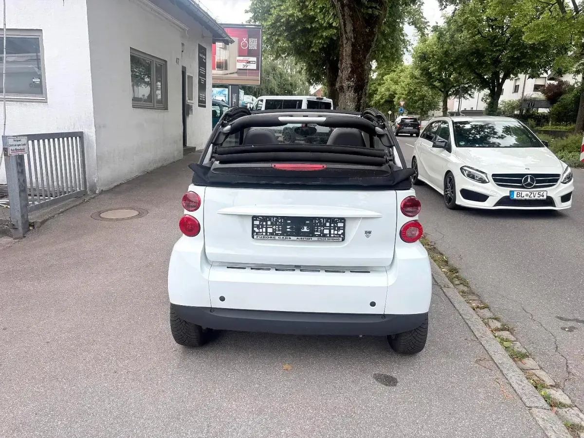 Gebraucht Smart ForTwo Cabrio 74 PS (54 kW) 2009 Weiß Cabrio