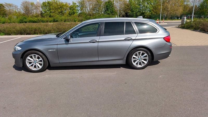 Gebraucht BMW 520 184 PS (135 kW) 2011 Grau Kombi