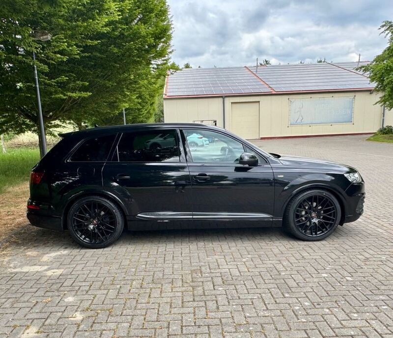 Schwarz Gebraucht 2016 Audi Q7 Ambiente SUV | 29.600 € - Bild 1/4