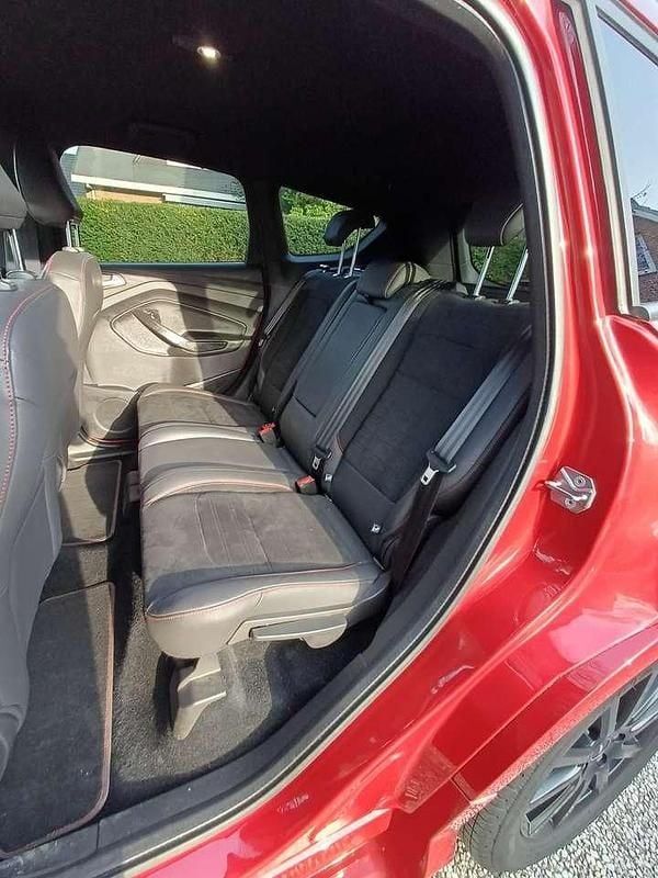 Gebraucht Ford Kuga ST-Line 182 PS (133 kW) 2018 Rot SUV