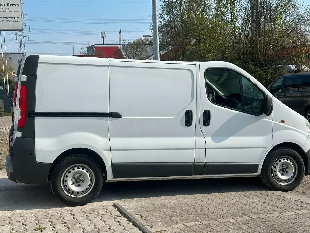 Gebraucht Opel Vivaro 145 PS (106 kW) 2011 Weiß Van / Kleinbus