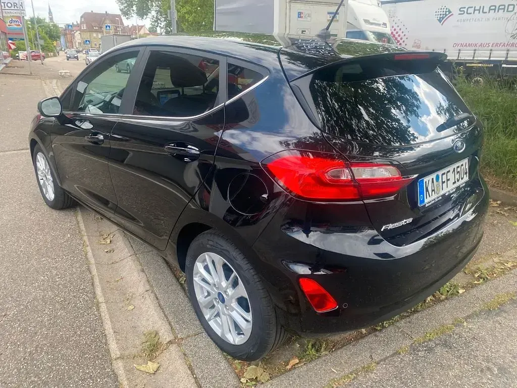 Gebraucht Ford Fiesta Titanium 101 PS (74 kW) 2023 Obsidianschwarz metallic (metallic) Kleinwagen
