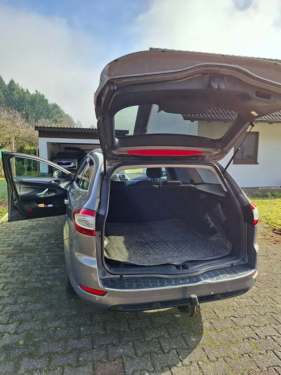 Gebraucht Ford Mondeo 140 PS (102 kW) 2013 Braun Limousine