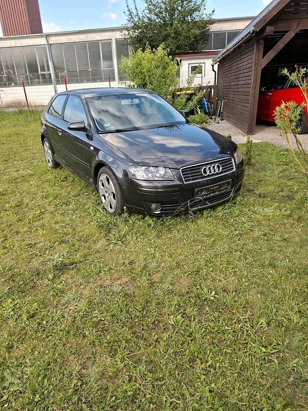 Grau Gebraucht 2005 Audi A3 Kleinwagen | 1.000 € (Superpreis) - Bild 1/4