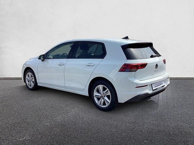 Gebraucht VW Golf VIII Life 131 PS (96 kW) 2022 Weiß Limousine
