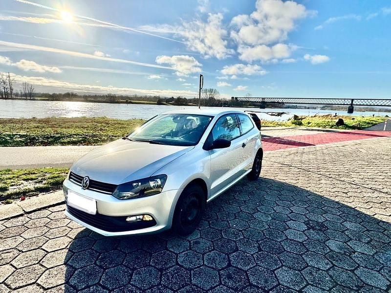 Gebraucht VW Polo Trendline 60 PS (44 kW) 2016 Silber Kleinwagen