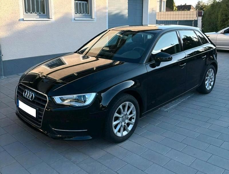 Schwarz Gebraucht 2014 Audi A3 Sportback Attraction Limousine | 8.500 € (Guter Preis) - Bild 1/4