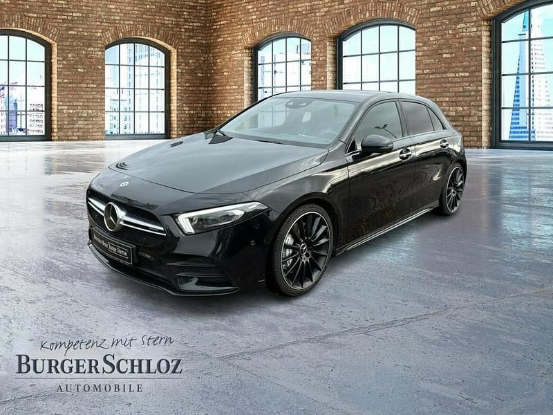 Metalliclack kosmosschwarz Gebraucht 2021 Mercedes A35 AMG AMG Limousine | 32.400 € (Fairer Preis) - Bild 1/4