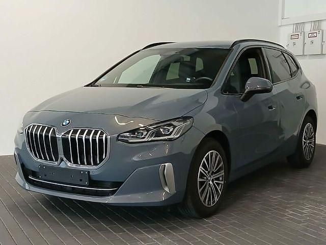 Sparkling kupfergrau met. Gebraucht 2024 BMW 218 Active Tourer Luxury Line Van / Kleinbus | 29.440 € (Superpreis) - Bild 1/4