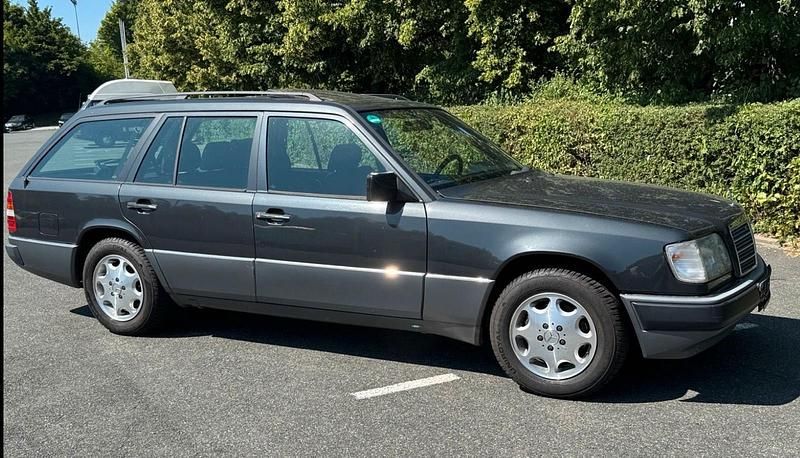Schwarz Gebraucht 1995 Mercedes 320 Kombi | 4.995 € - Bild 1/4