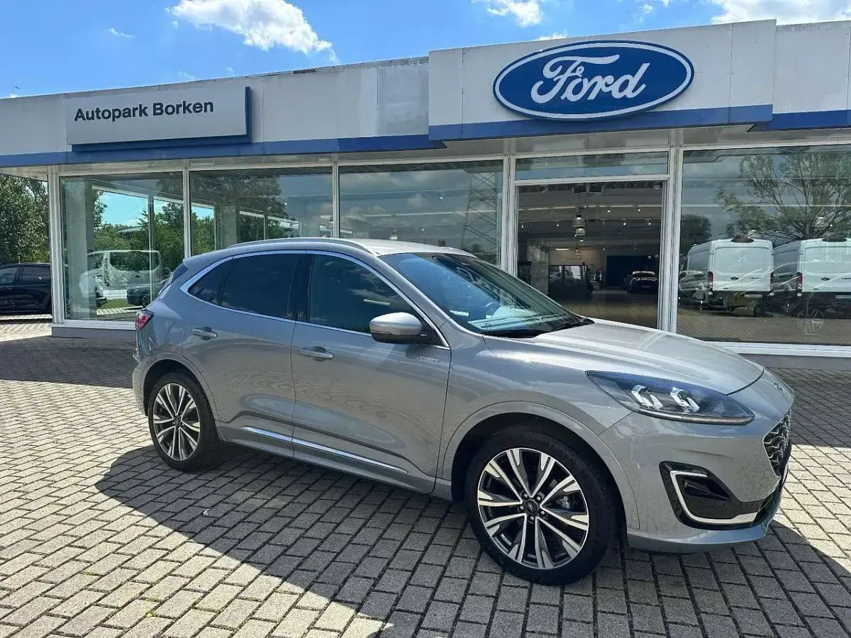 Gebraucht Ford Kuga Vignale 224 PS (164 kW) 2024 Solar silver SUV