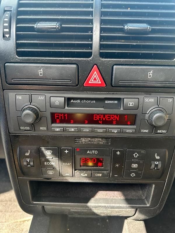 Second-hand Audi A2 75 CP (55 kW) 2002 Negru Hatchback