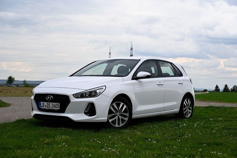 Weiß Gebraucht 2017 Hyundai i30 Style Limousine | 10.800 € (Guter Preis) - Bild 1/4