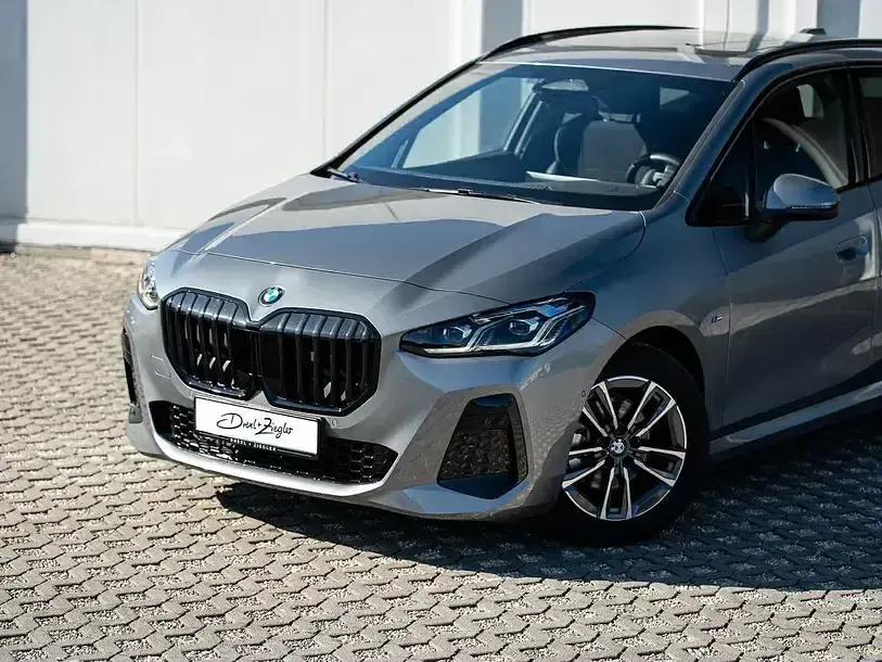 Gebraucht BMW 220 Active Tourer M Sport 170 PS (125 kW) 2025 Skyscraper grey metallic Van / Kleinbus