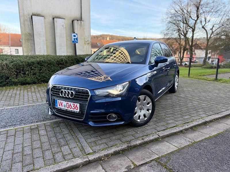 Blau Gebraucht 2013 Audi A1 Sportback Ambition Kleinwagen | 7.999 € (Fairer Preis) - Bild 1/4