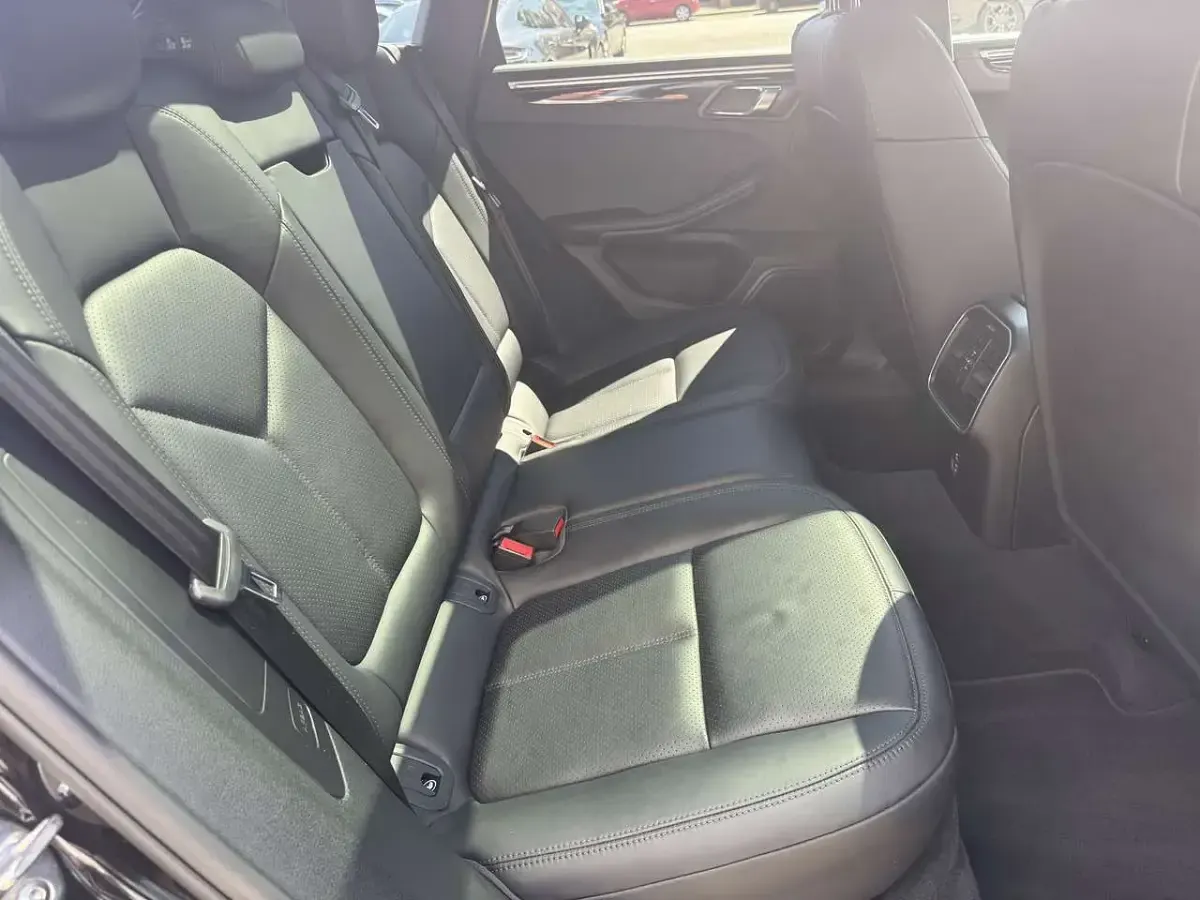 Gebraucht Porsche Macan 354 PS (260 kW) 2019 Tiefschwarzmetallic SUV