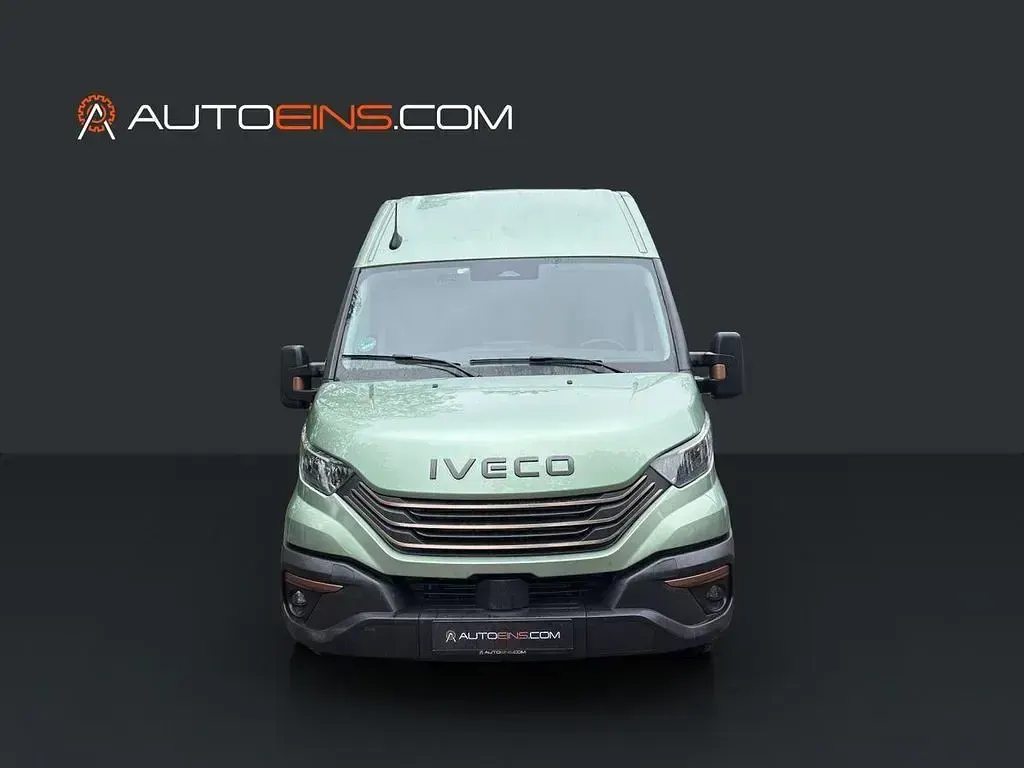 Second-hand Iveco Daily 156 CP (114 kW) 2025 Verde Monovolum