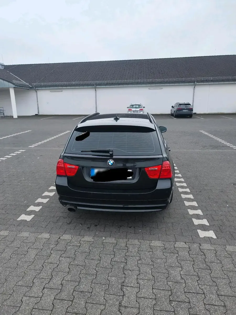 Gebraucht BMW 320 170 PS (125 kW) 2011 Schwarz Kombi