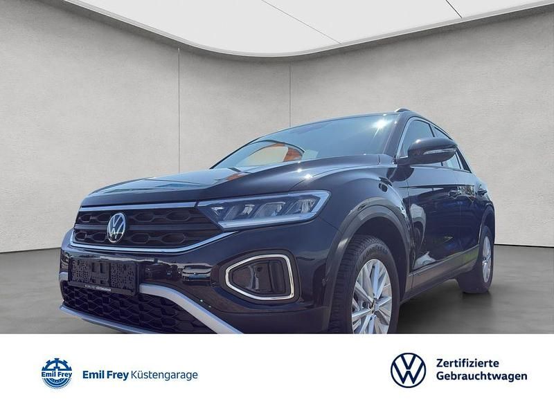 Deep black pearlescent Gebraucht 2024 VW T-Roc Life SUV | 25.290 € (Etwas zu teuer) - Bild 1/4
