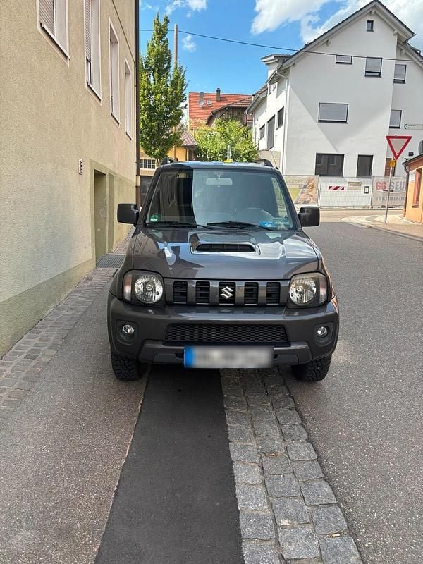 Grau Gebraucht 2013 Suzuki Jimny Ranger SUV | 13.700 € (Fairer Preis) - Bild 1/4