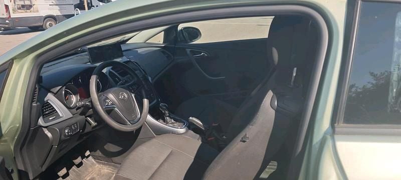 Grün Gebraucht 2012 Opel Astra GTC Kleinwagen | 6.500 € (Fairer Preis) - Bild 1/4