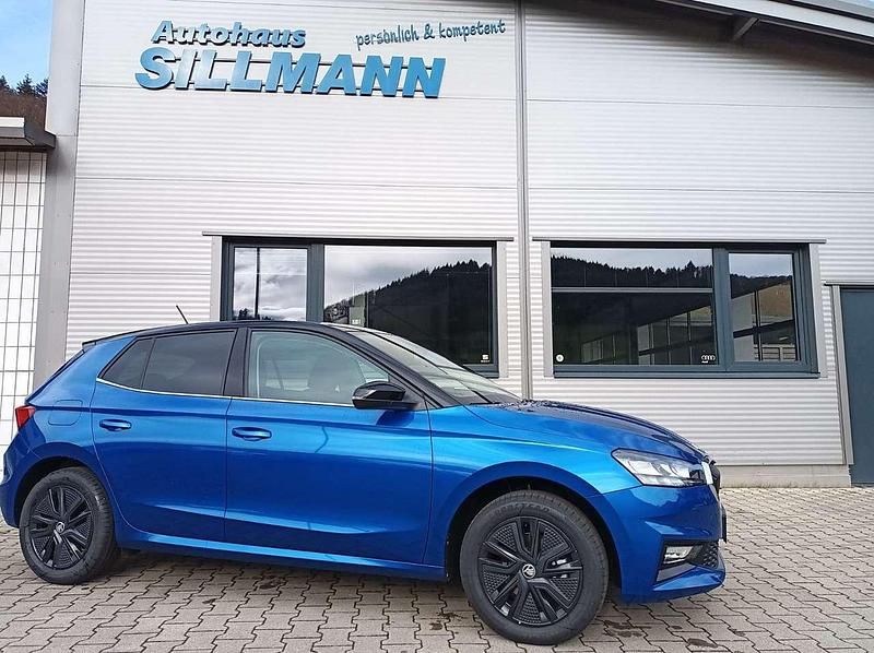 Raceblau metallic Gebraucht 2024 Skoda Fabia Style Kleinwagen | 20.890 € (Guter Preis) - Bild 1/4
